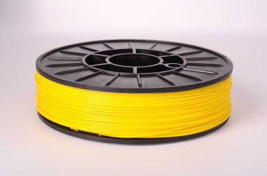 3D yazıcı için filament parlak bir arka planda kristal berraklığında ve parlak.