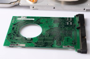 Beyaz izole elektronik bileşenler topluluğu