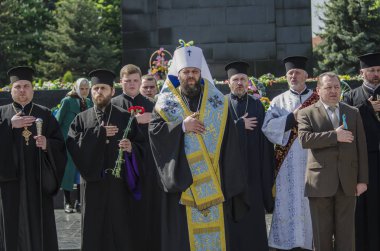 Lutsk, Ukrayna, 9 Mayıs 2014: zafer günü, insanlar sütun