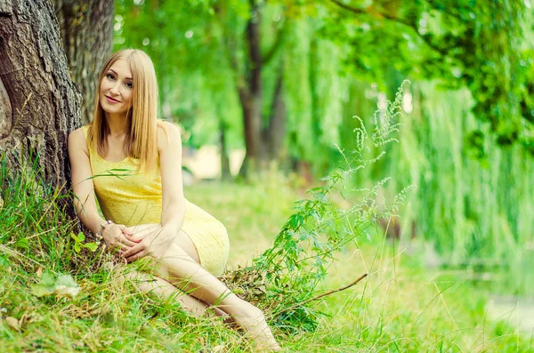 Portrait Beautiful Girl Blue Eyes Grey Jacket Field Trees Tall — Stock Photo, Image