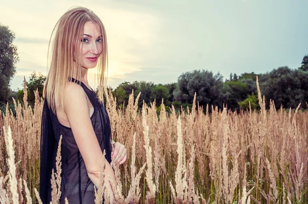 Beautiful sexy blonde outdoors — Stock Photo, Image