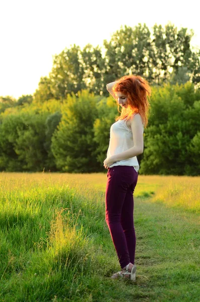 A young beautiful ore girl of the Caucasian appearance is having — Stock Photo, Image