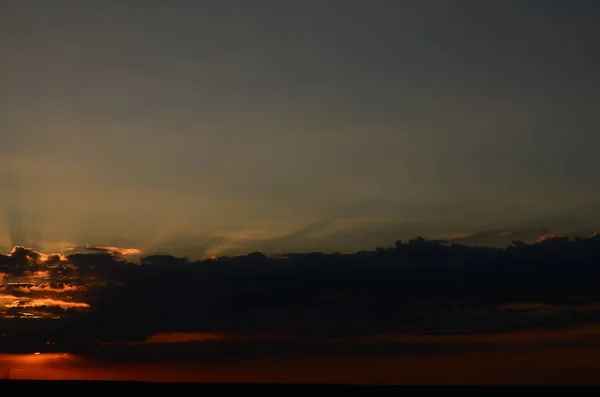 Tramonto silhouette della croce chiesa al tramonto — Foto Stock