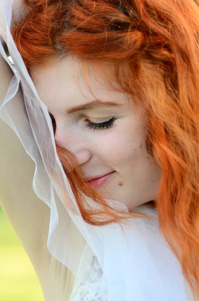 A young beautiful ore girl of the Caucasian appearance is having — Stock Photo, Image