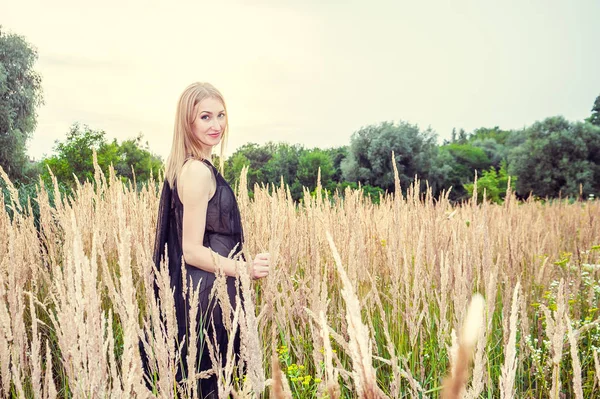 Beautiful sexy blonde outdoors — Stock Photo, Image