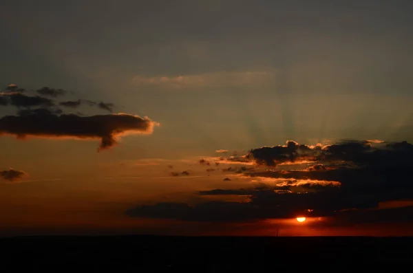 Tramonto silhouette della croce chiesa al tramonto — Foto Stock