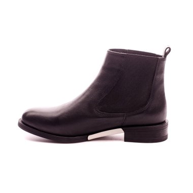 Beyaz arka planda izole siyah kadın ayakkabıları.