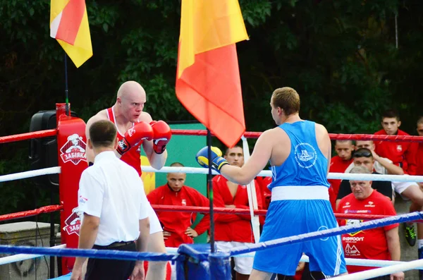 Obwód łucki Wołyński Ukraina, 25.08.17. zawody bokserskie na otwartym powietrzu. Ukraina vs. Polska. — Zdjęcie stockowe