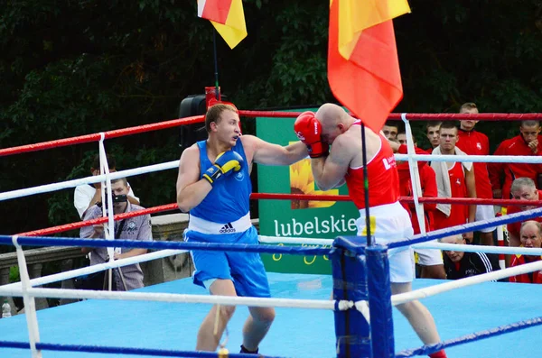 Región de Lutsk Volyn Ucrania, 25.08.17. competiciones de boxeo al aire libre. Ucrania vs. Polonia . — Foto de Stock