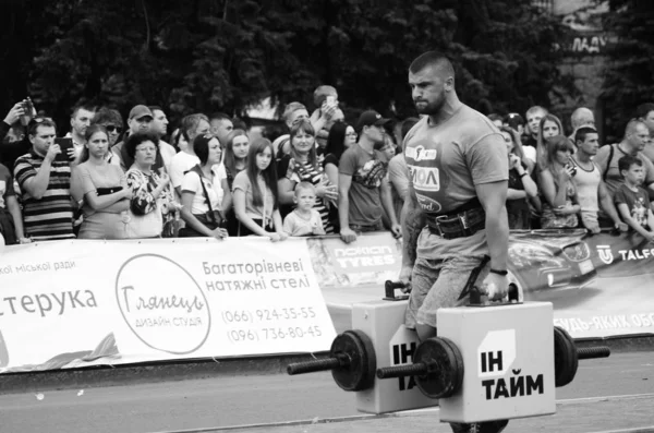 Перегони rangmenmen важкоатлетів Луцьк Волинська область Україна, 25.08.17. — стокове фото