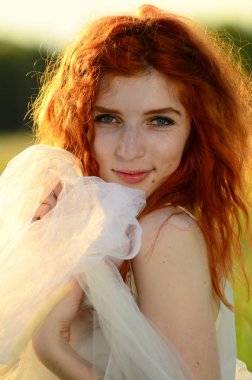 Kafkas görünümünden genç güzel bir cevher kızı