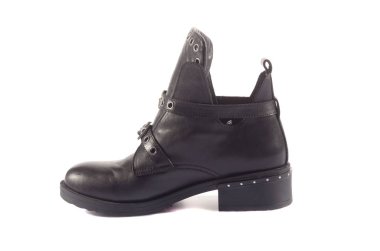 Güzel zarif süet mavi kadın açık yaz ayakkabı sandalet beyaz bir arka plan üzerinde yüksek topuklu, izole.