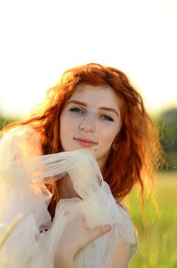 Kafkas görünümünden genç güzel bir cevher kızı