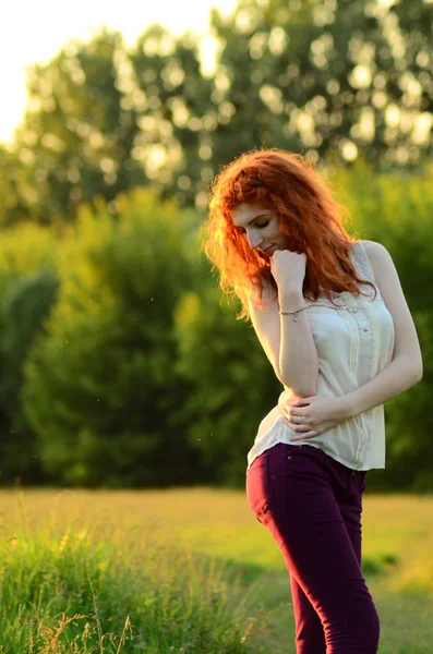 Kafkas görünümünden genç güzel bir cevher kızı