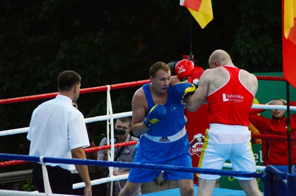 Lutsk Volyn region Ukraina, 25.08.17. boxning tävlingar i det öppna luften. Ukraina mot Polen. — Stockfoto