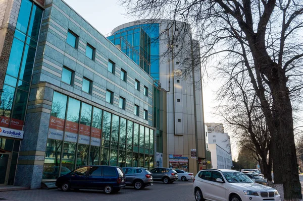 Nuevo complejo moderno de apartamentos de baja altura. Moscú, Rusia —  Fotos de Stock