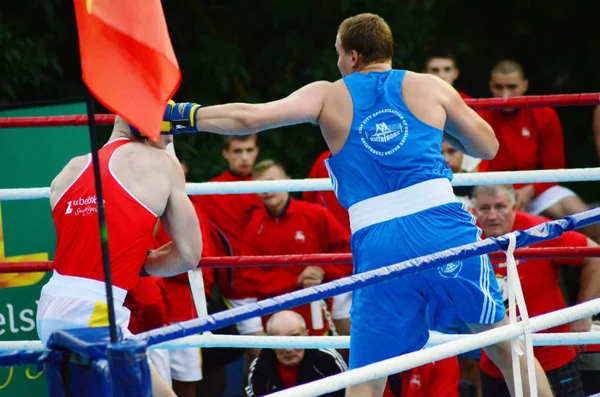 Lutsk Volyn region Ukraina, 25.08.17. boxning tävlingar i det öppna luften. Ukraina mot Polen. — Stockfoto