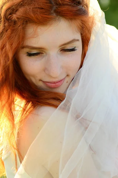 A young beautiful ore girl of the Caucasian appearance is having — Stock Photo, Image