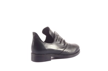 Güzel zarif süet mavi kadın açık yaz ayakkabı sandalet beyaz bir arka plan üzerinde yüksek topuklu, izole.