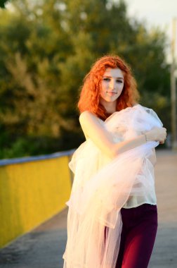 Kafkas görünümünden genç güzel bir cevher kızı