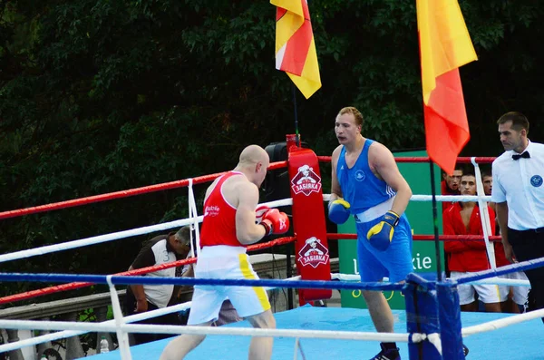 Región de Lutsk Volyn Ucrania, 25.08.17. competiciones de boxeo al aire libre. Ucrania vs. Polonia . — Foto de Stock