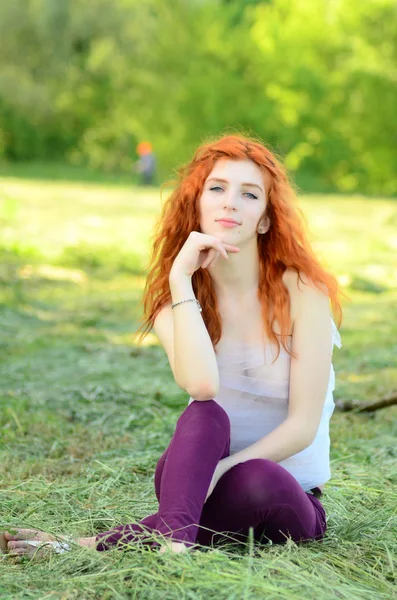 Young Redhead Woman Portrait Outdoors — Stock Photo, Image