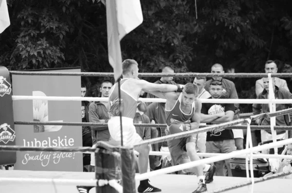 露天拳击比赛。卢茨克沃林地区 乌克兰, 25.08.17. — 图库照片