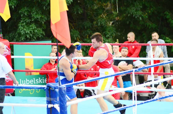 Región de Lutsk Volyn Ucrania, 25.08.17. competiciones de boxeo al aire libre. Ucrania vs. Polonia . —  Fotos de Stock