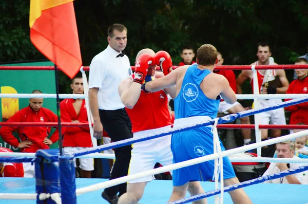 Obwód łucki Wołyński Ukraina, 25.08.17. zawody bokserskie na otwartym powietrzu. Ukraina vs. Polska. — Zdjęcie stockowe