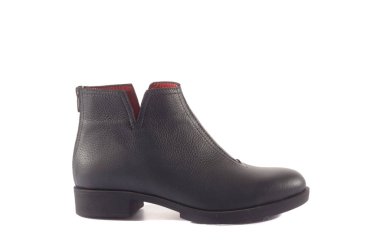 Güzel zarif süet mavi kadın açık yaz ayakkabı sandalet beyaz bir arka plan üzerinde yüksek topuklu, izole.