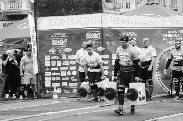 Перегони rangmenmen важкоатлетів Луцьк Волинська область Україна, 25.08.17. — стокове фото