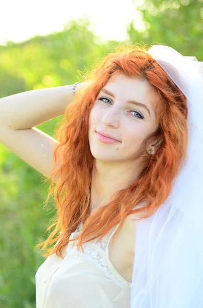 A young beautiful ore girl of the Caucasian appearance is having — Stock Photo, Image