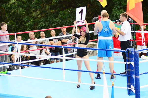 Obwód łucki Wołyński Ukraina, 25.08.17. zawody bokserskie na otwartym powietrzu. Ukraina vs. Polska. — Zdjęcie stockowe