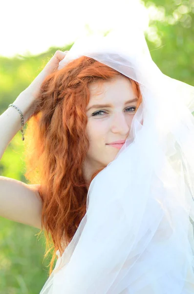 백인 외관의 젊은 아름다운 광석 소녀가 — 스톡 사진