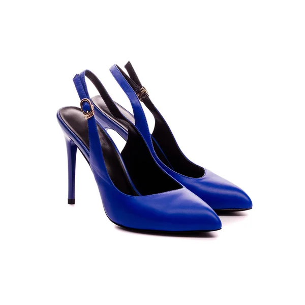 白い背景に隔離された青い夏の女性の靴 — ストック写真