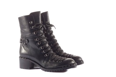 Güzel zarif süet mavi kadın açık yaz ayakkabı sandalet beyaz bir arka plan üzerinde yüksek topuklu, izole.