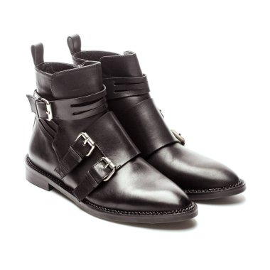 Siyah kadın çizme beyaz izole.