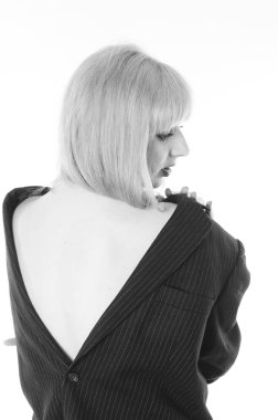 Bir adamın ceketi studio poz ile seksi kadın