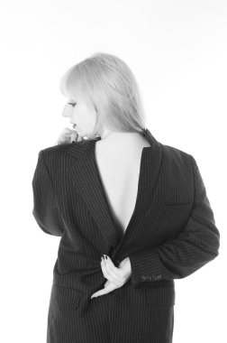 Bir adamın ceketi studio poz ile seksi kadın