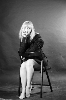 Bir adamın ceketi studio poz ile seksi kadın