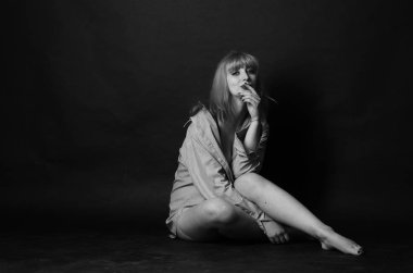 seksi güzel genç woman.passion kız erkek gömlek