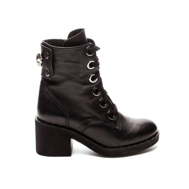 Siyah kadın çizme beyaz izole.