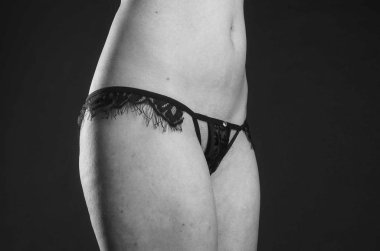 çok güzel ince model poz koyu arka planı