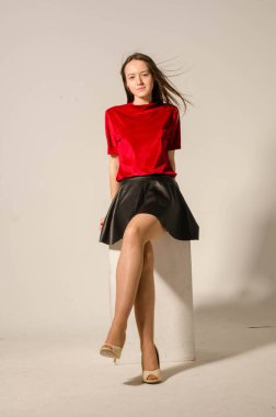 Genç güzel kız portresi. Fotoğraf çekimi stüdyoda idam.