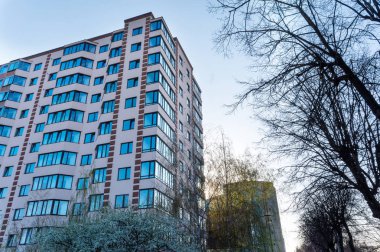 Yeni modern alçak apartman kompleksi. Moscow, Rusya Federasyonu