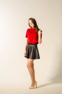 Genç güzel kız portresi. Fotoğraf çekimi stüdyoda idam.