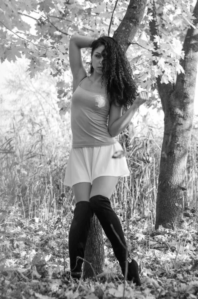 Happy smiling teen girl outdoors portrait. Black and white photo — Stock Photo, Image