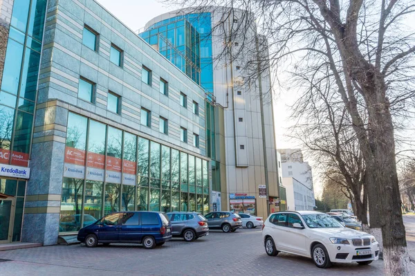 Nové moderní nízký růst apartmánový komplex. Moskva, Rusko — Stock fotografie