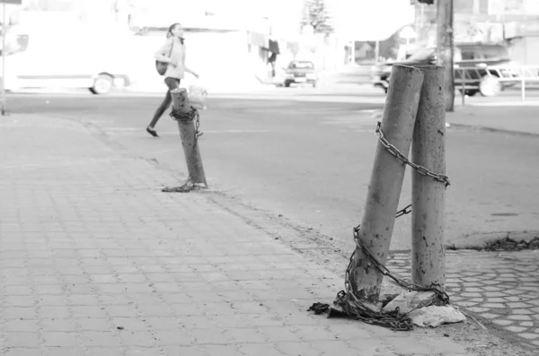 Pessoas estão andando pela cidade Lutsk Ucrânia 20.04.2018 — Fotografia de Stock