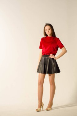 Genç güzel kız portresi. Fotoğraf çekimi stüdyoda idam.